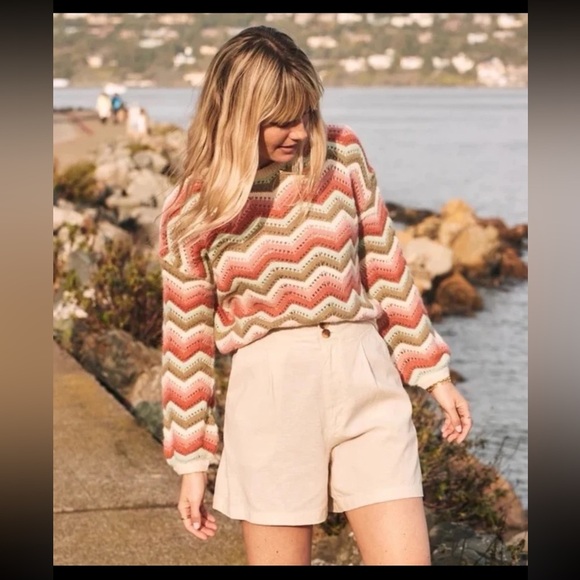 Marine Layer Sweaters - Marine Layer Ruby Sweater
Size XS but can fit up to a Small